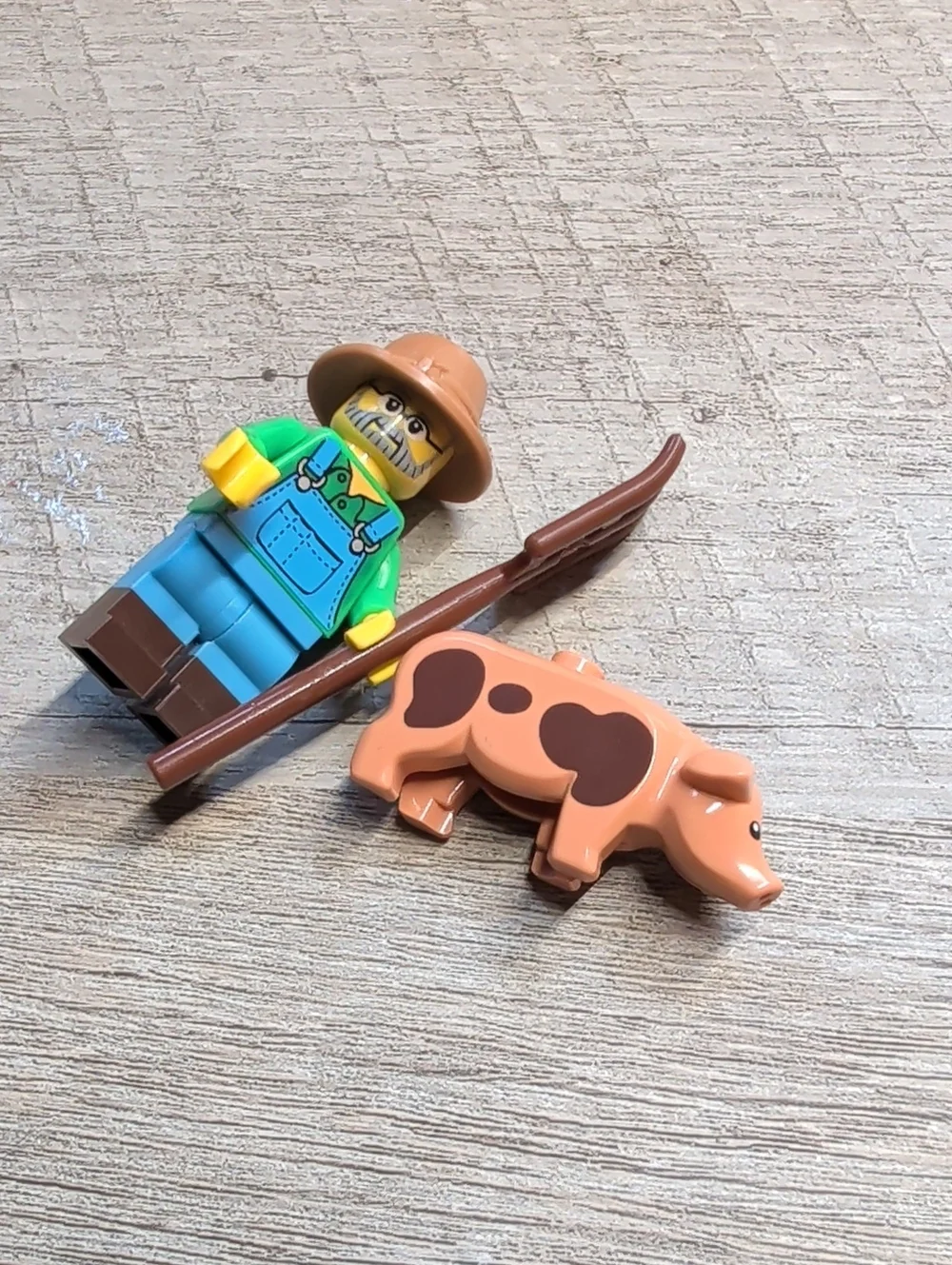 LEGO Farmer Minifigure with Pitchfork and Pig